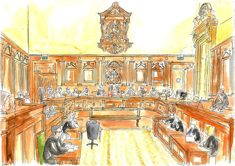 unnamed Dessin à l’aquarelle d’une audience pénale dans une salle de tribunal